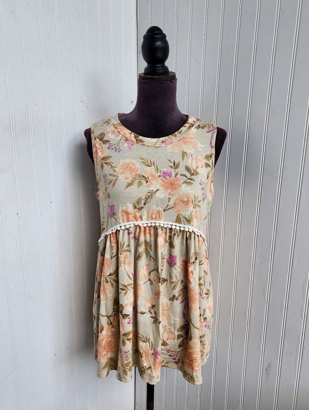 NWT HoneyMe Women’s Sleeveless Tan Orange Floral Print Blouse Top Tunic Rayon M